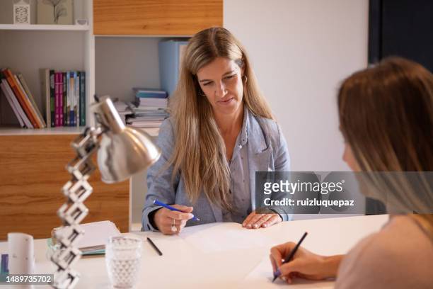 patient and psychologist at drawing  personality test - low self esteem stock pictures, royalty-free photos & images