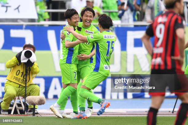 Hiroyuki Abe of Shonan bellmare celebrates the second goal during the J.LEAGUE Meiji Yasuda J1 13th Sec. Match between Shonan Bellmare and Hokkaido...