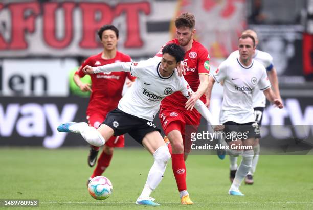Daichi Kamada of Eintracht Frankfurt is challenged by Anton Stach of 1.FSV Mainz 05 during the Bundesliga match between Eintracht Frankfurt and 1....