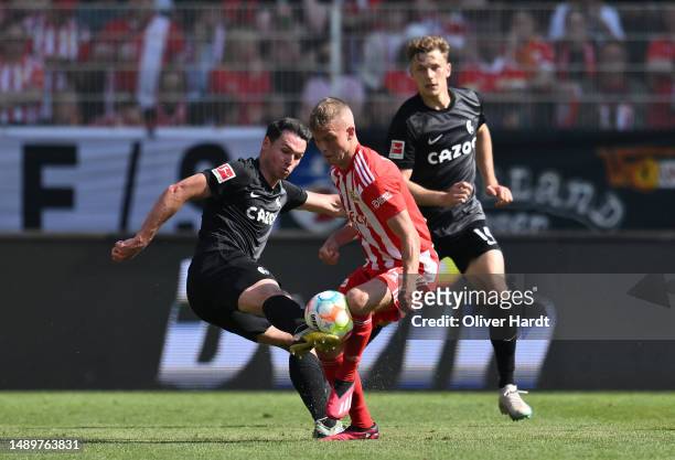 Nicolas Hoefler of Sport-Club Freiburg and Andras Schaefer of 1.FC Union Berlin battle for the ball during the Bundesliga match between 1. FC Union...