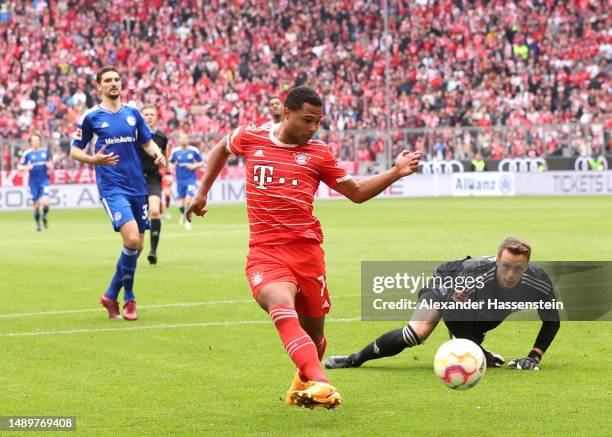Serge Gnabry of FC Bayern Munich scores the team's fourth goal during the Bundesliga match between FC Bayern München and FC Schalke 04 at Allianz...