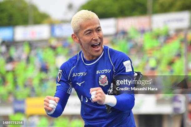 Takanori Sugeno of Consadole Sapporo celebrates the win after the J.LEAGUE Meiji Yasuda J1 13th Sec. Match between Shonan Bellmare and Hokkaido...