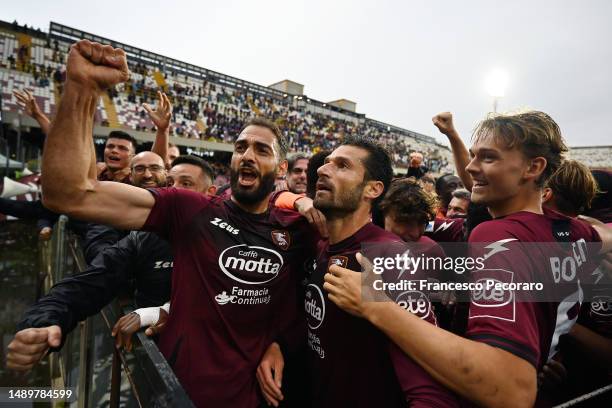 Antonio Candreva of Salernitana celebrates after scoring the 1-0 goal during the Serie A match between Salernitana and Atalanta BC at Stadio Arechi...