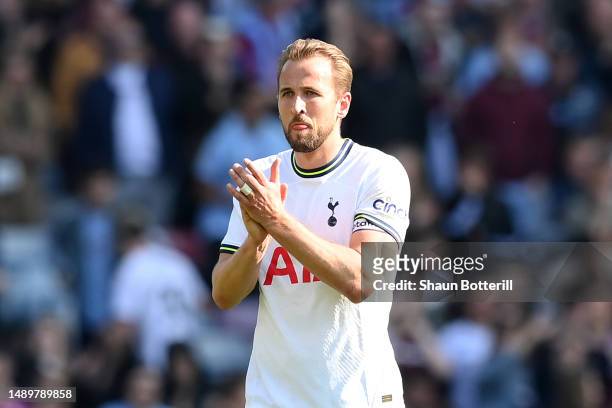 Harry Kane of Tottenham Hotspur applauds the fans after the team's defeat during the Premier League match between Aston Villa and Tottenham Hotspur...