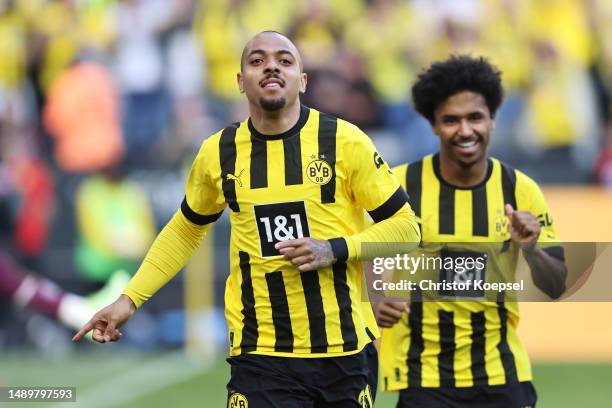 Donyell Malen of Borussia Dortmund celebrates after scoring the team's first goal during the Bundesliga match between Borussia Dortmund and Borussia...