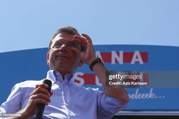 Mayor of Istanbul metropolitan municipality Ekrem Imamoglu speaks to supporters at a final rally campaign for the presidential election on May 13,...