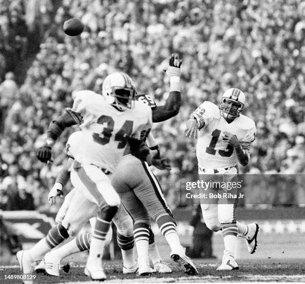 Miami Dolphins QB Dan Marino during game action at Super Bowl XIX of Miami Dolphins vs. San Francisco 49ers, January 20, 1985 in Stanford, California.