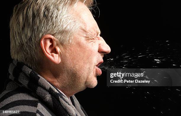 man with flu coughing and sneezing - tousser photos et images de collection