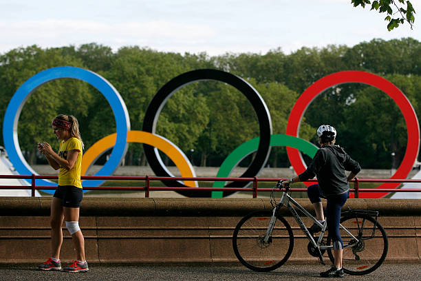 GBR: Giant Olympic Rings Travel on The Thames