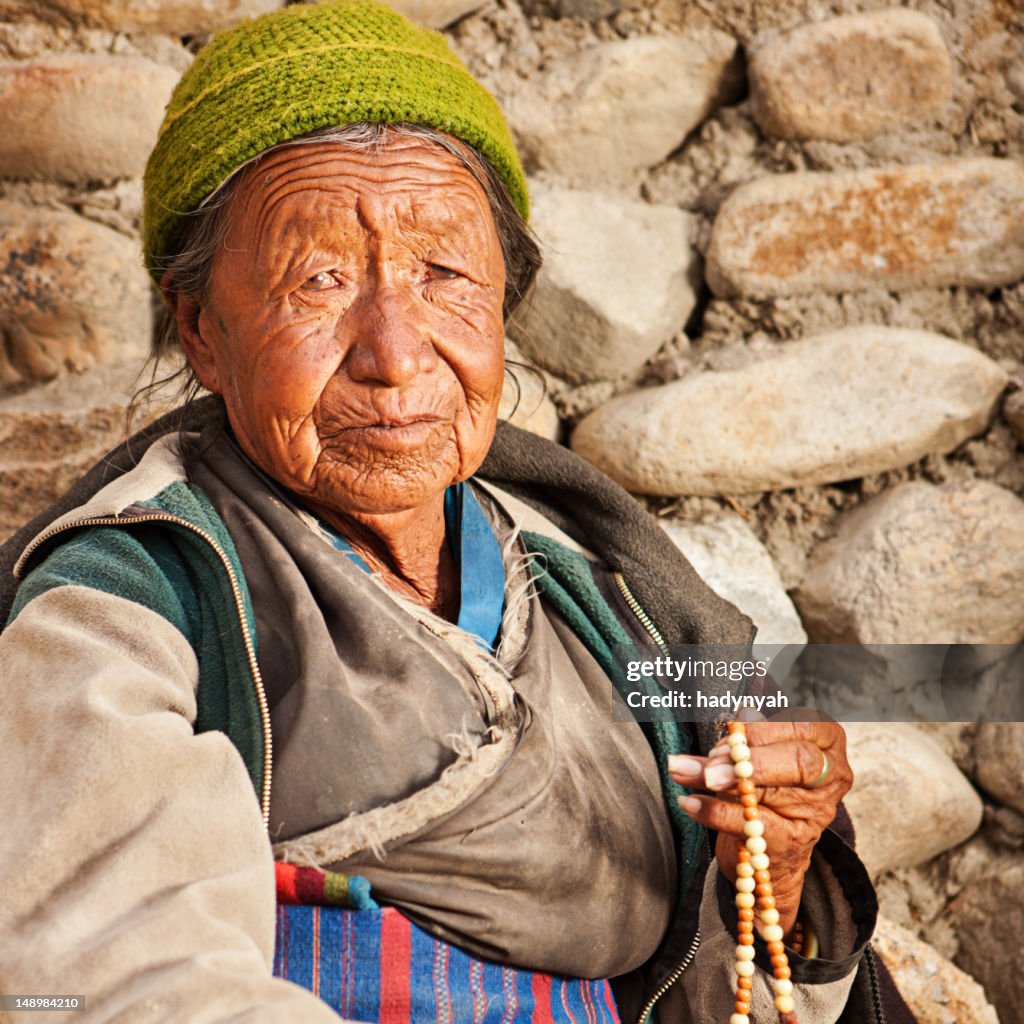 Mulher Tibetana com rosary