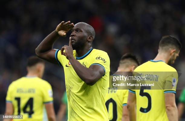 Romelu Lukaku of FC Internazionale celebrates after scoring the team's fourth goal during the Serie A match between FC Internazionale and US Sassuolo...