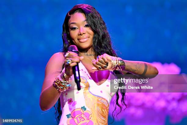 Summer Walker performs onstage during Strength of a Woman's 'Purpose Ball: Bridging the Gap' in Partnership with Mary J. Blige, Pepsi, and Live...