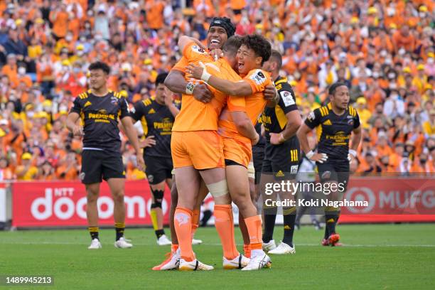 Bernard Foley of Kubota Spears celebrates with teammates after scoring the team's third try during the Rugby League One playoff semi final between...