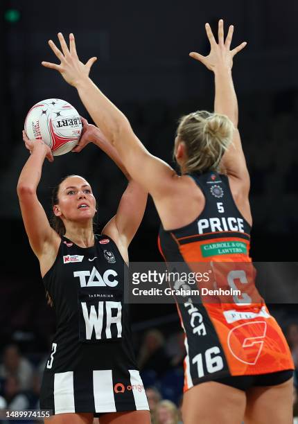 Kelsey Browne of the Magpies looks to pass during the round nine Super Netball match between Collingwood Magpies and Giants Netball at John Cain...