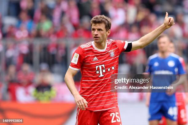 Thomas Müller of Bayern München thumbs up during the Bundesliga match between FC Bayern München and FC Schalke 04 at Allianz Arena on May 13, 2023 in...