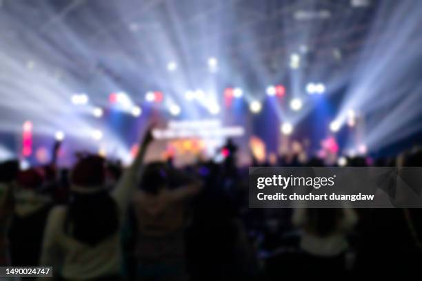 blurred lights at the studio stage a music concert - awards concert photos et images de collection