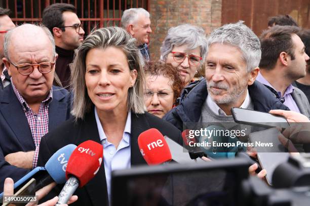 The candidate for mayor of Avila, Eva Arias, makes a statement to the media with the Minister of the Interior, Fernando Grande Marlaska, upon arrival...