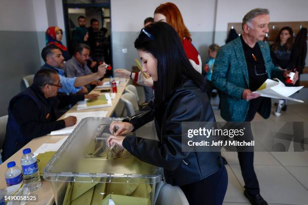 Members of the public cast their vote at a school in the Uskudar district in Turkey's General Election on May 14, 2023 in Istanbul Cities, Turkey....