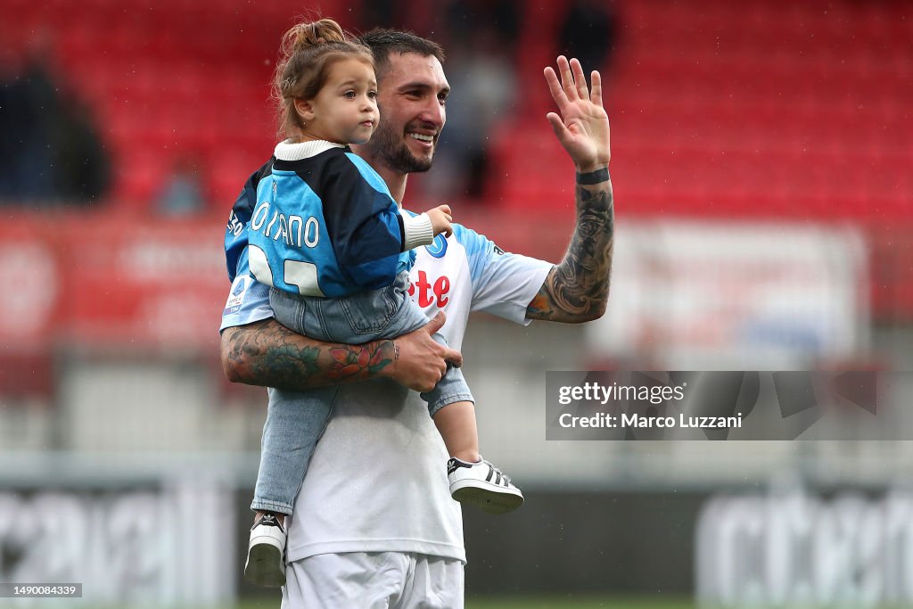 Politano Matteo Politano of SSC Napoli acknowledges the fans following the ...