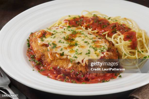 chicken parmesan with spaghetti - chicken parmigiana stock pictures, royalty-free photos & images