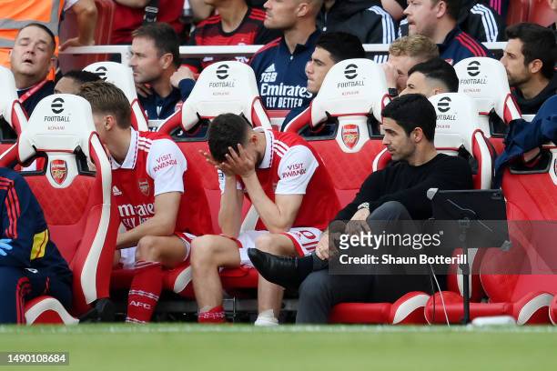 Mikel Arteta, Manager of Arsenal, Arsenal substitutes and members of the backroom staff look dejected during the Premier League match between Arsenal...