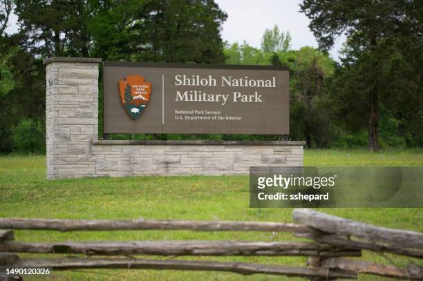 shiloh national military park sign - shiloh national military park stock pictures, royalty-free photos & images
