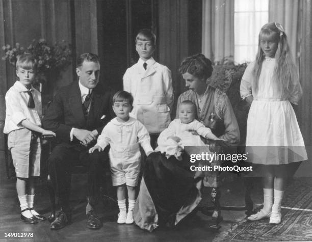 American politician Assistant Secretary of the Navy Franklin D. Roosevelt and his wife, future First Lady Eleanor Roosevelt pose with their children...