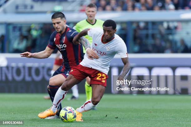 Georginio Wijnaldum of AS Roma competes for the ball with Kevin Bonifazi of Bologna FC during the Serie A match between Bologna FC and AS Roma at...