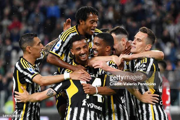 Bremer of Juventus celebrates with team mates after scoring the team's second goal during the Serie A match between Juventus and US Cremonese at...