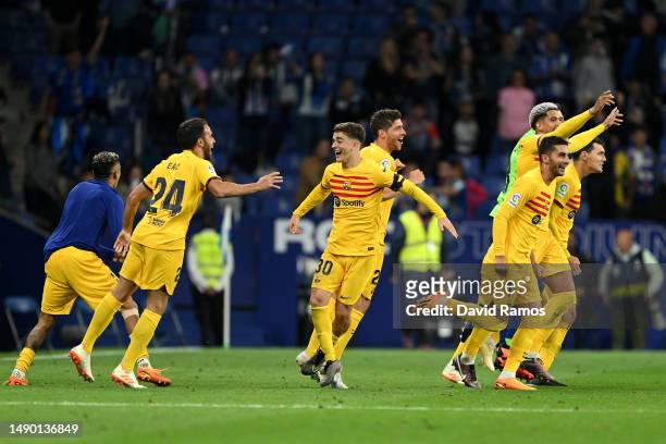 Players of FC Barcelona celebrate winning the LaLiga Santander Title after victory in the LaLiga Santander match between RCD Espanyol and FC...