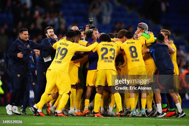 Players of FC Barcelona celebrate winning the LaLiga Santander Title after victory in the LaLiga Santander match between RCD Espanyol and FC...