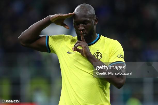 Romelu Lukaku of FC Internazionale celebrates after scoring the team's first goal during the Serie A match between FC Internazionale and US Sassuolo...