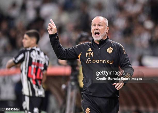 Head Coach Mano Menezes of Internacional gestures during Brasileirao 2023 match between Atletico Mineiro and Internacional at Mineirao Stadium on May...