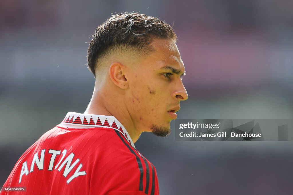 Manchester United v Wolverhampton Wanderers - Premier League