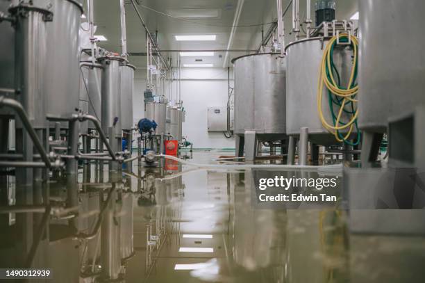 factory interior storage tank section filtering machine and tanks - refinery flood stock pictures, royalty-free photos & images