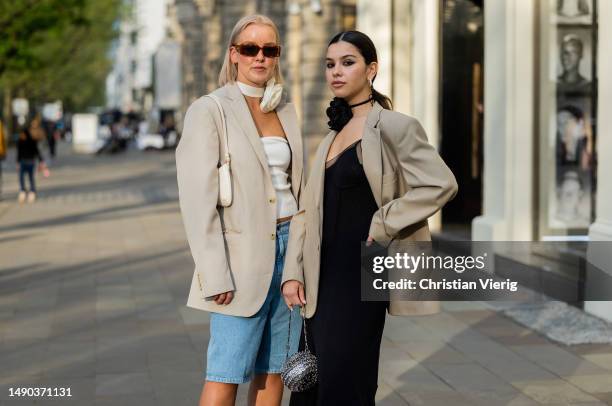 Tina Haase wears Carhartt baggy Bermuda shorts, vintage oversized beige blazer, flower choker, Jacquemus Bisou Baguette Bag, vintage Guido Sgariglia...