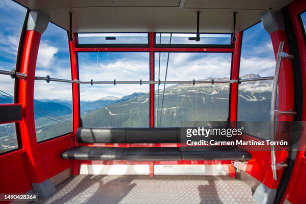 viewing from the gondola whistler peak in british columbia, canada. - cabina interior del vehículo fotografías e imágenes de stock