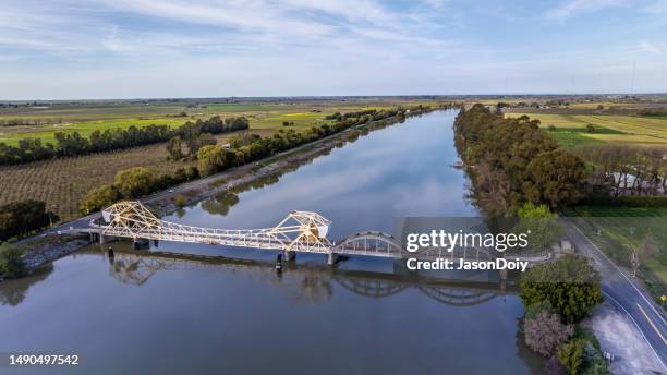 isleton bridge sacramento delta - delta connection photos et images de collection