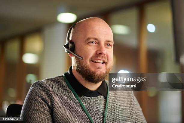 representante de servicio al cliente - manos libres fotografías e imágenes de stock