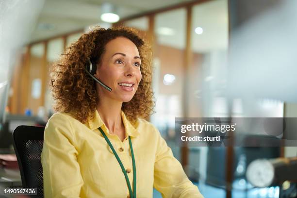 helles callcenter - headset stock-fotos und bilder