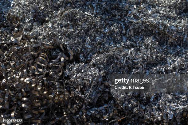 metal chips background - oily slippery stockfoto's en -beelden