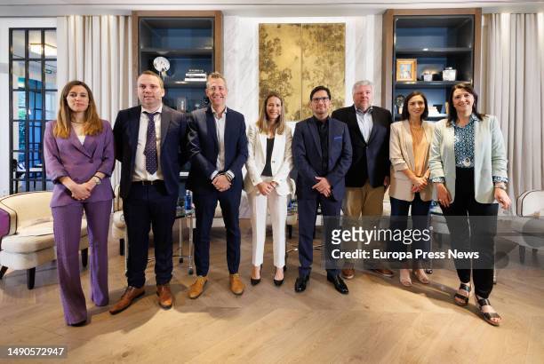 Foto de familia, la directora de Desarrollo de Negocio de Europa Press, Candelas Martin de Cabiedes; el Socio senior de McKinsey & Company, Benjamim...