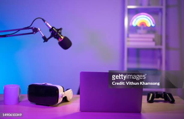 computer and live stream set for gaming and e-sports concept - microphone desk fotografías e imágenes de stock