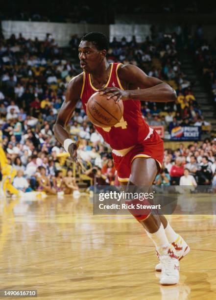 Hakeem Olajuwon Photos And Premium High Res Pictures Getty Images hakeem-olajuwon-photos-and-premium-high-res-pictures-getty-images