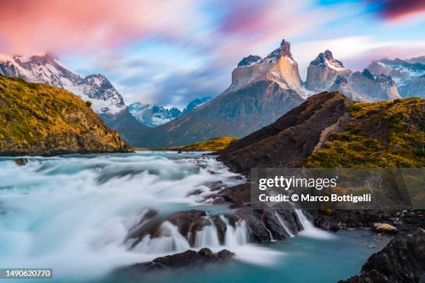 torres del paine national park, chilean patagonia - wonderlust stock-fotos und bilder