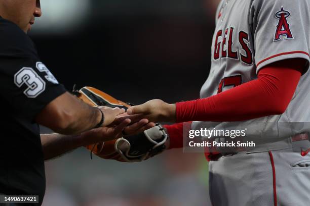 Pitching Hand 6,943 Hand Pitching Stock Photos, High-Res Pictures, and Images - Getty ...