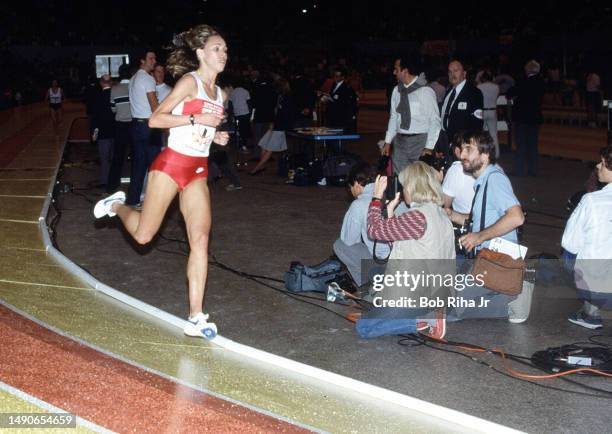 Runner Mary Decker races to victory in the 2,000 meter race at the Sunkist Track Meet where she set a New World Indoor Record of 5:32.7, January 18,...