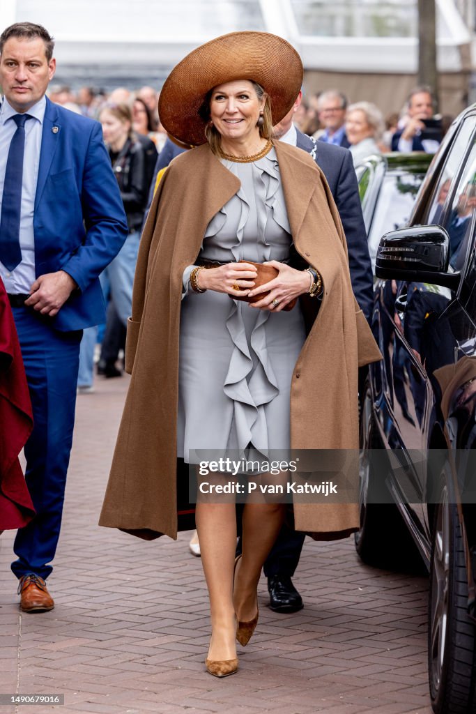 CASA REAL HOLANDESA - Página 90 Queen-maxima-of-the-netherlands-visits-the-van-gogh-village-museum-during-the-opening-on-may