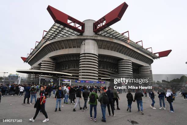 General view outside the stadium prior to the UEFA Champions League semi-final second leg match between FC Internazionale and AC Milan at Stadio...