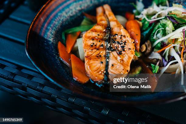 roasted salmon with vegetables - baked salmon stock pictures, royalty-free photos & images